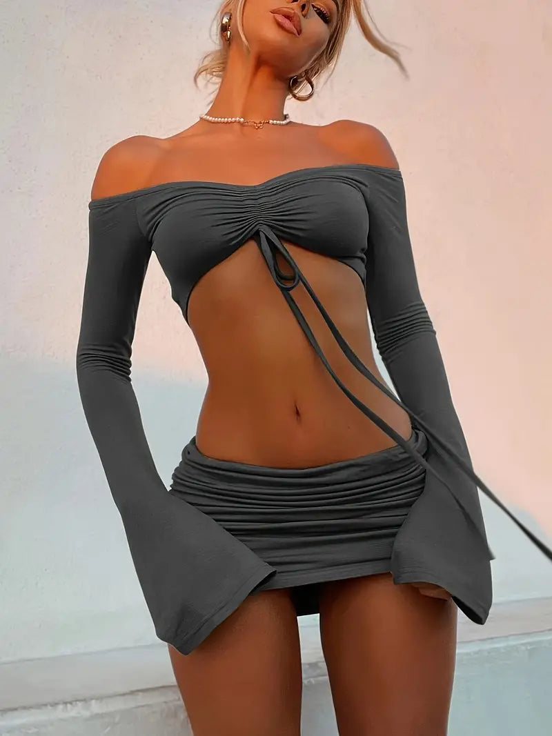 Affettuoso: Conjunto de Dos Piezas con Crop Top y Falda con Cordón